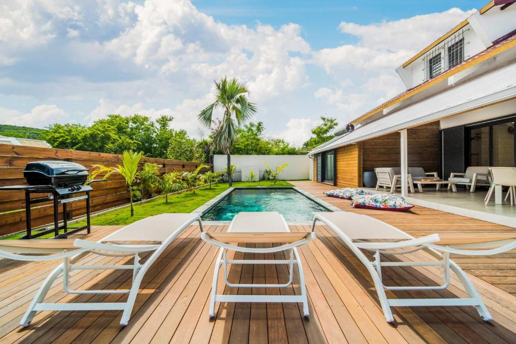 Piscine privée de la Villa Mahyra à Boucan Canot